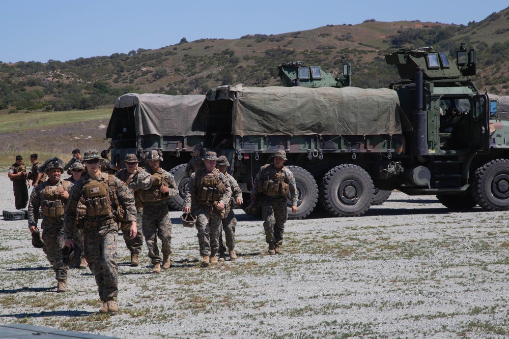 Marines conduct live-fire exercise with MAAWS