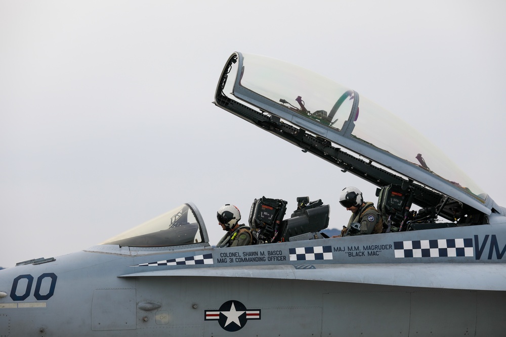 VMFA(AW) 533 conducts ordnance loading exercise