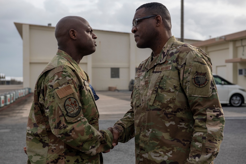 USFJ Senior Enlisted Leader visits Team Kadena