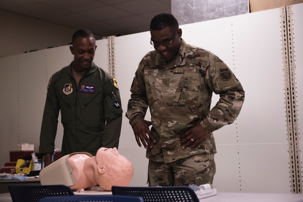 USFJ Senior Enlisted Leader visits Team Kadena