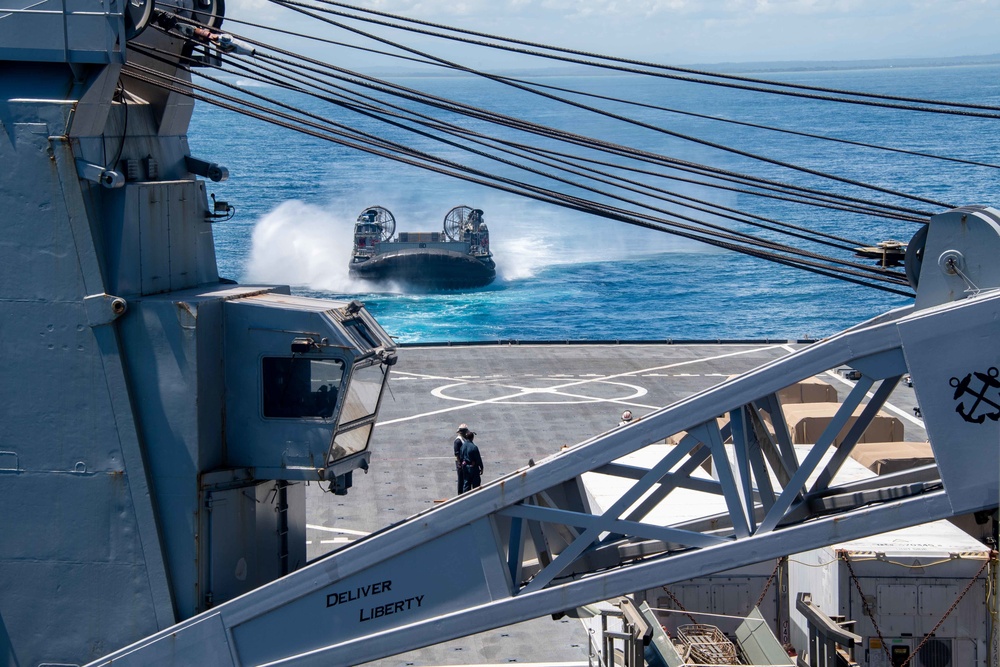 USS Ashland (LSD 48) participates in Balikatan 22