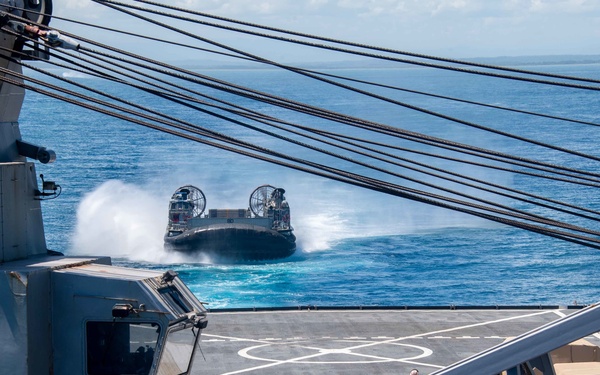 USS Ashland (LSD 48) participates in Balikatan 22