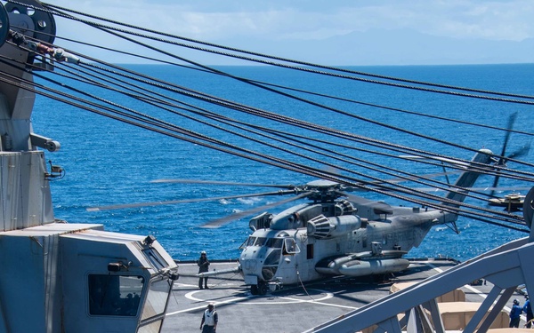 USS Ashland (LSD 48) participates in Balikatan 22