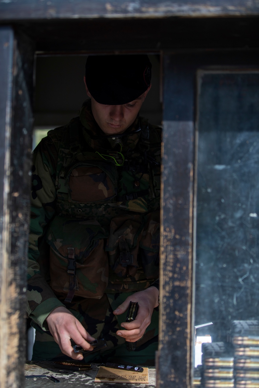 Dutch Marine loads ammo