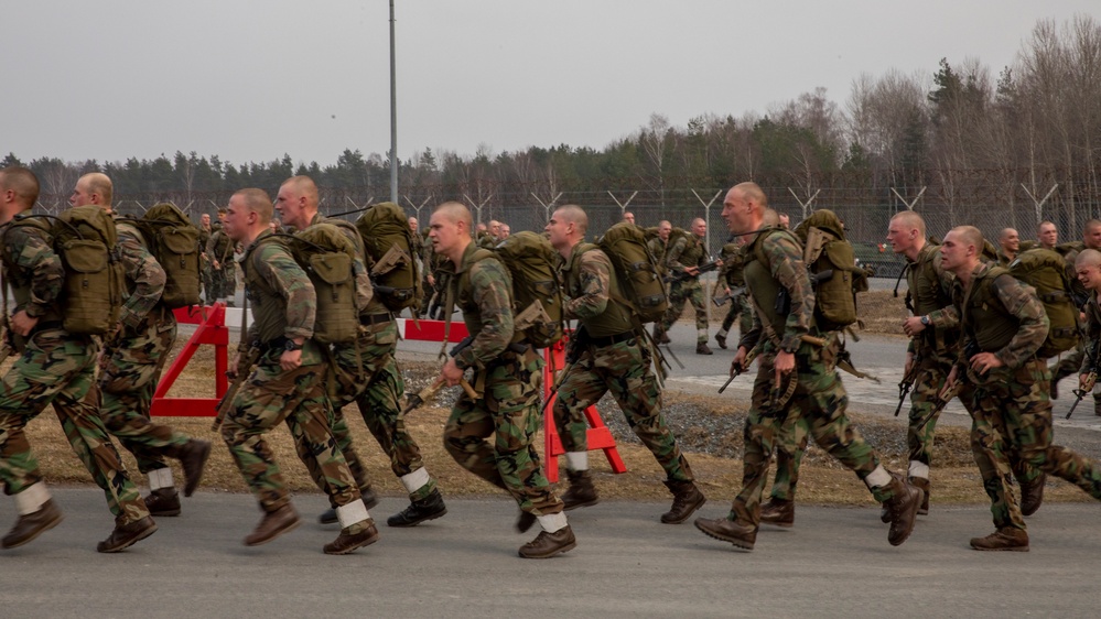 Dutch Marines finish speed march