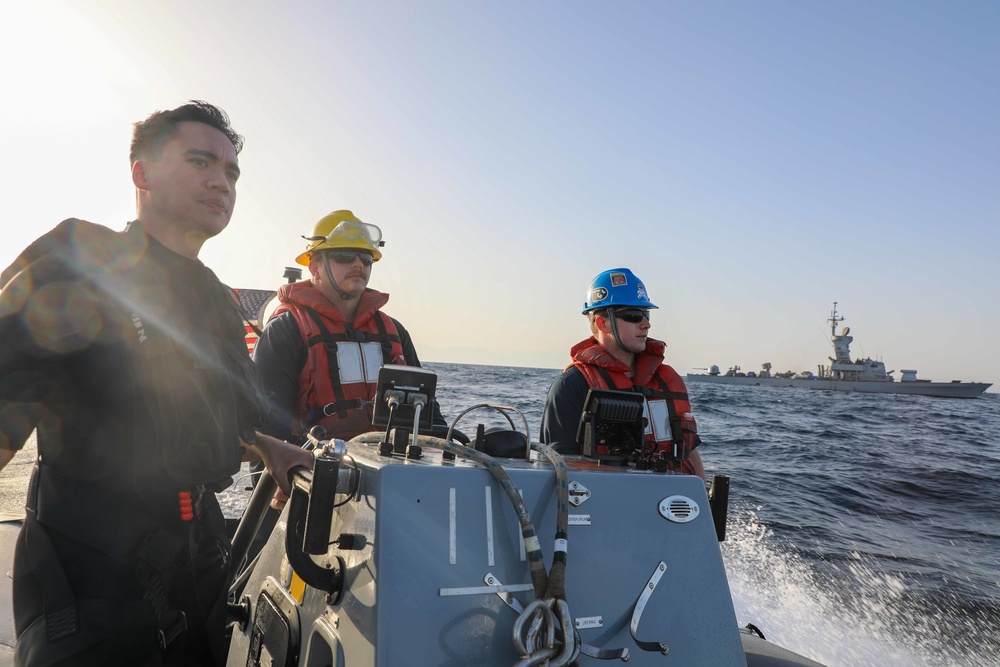 USS Cole (DDG 67) Small Boat Ops