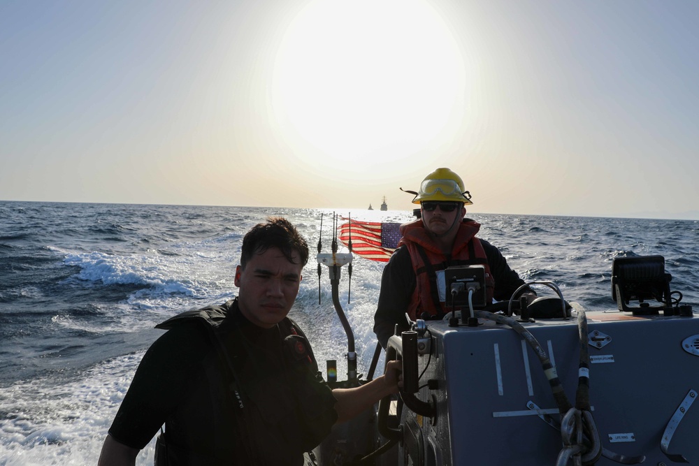 USS Cole (DDG 67) Small Boat Ops