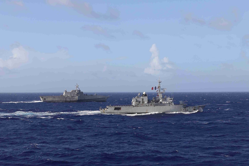 USS Charleston conducts bilateral exercise with French frigate FS Vendémiaire (F 734)