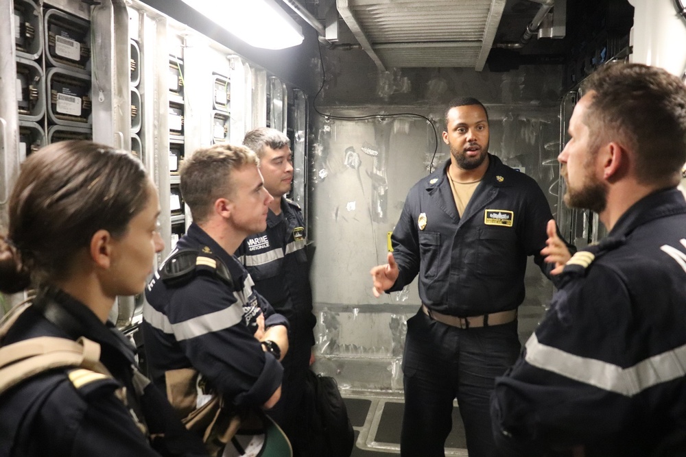 USS Charleston conducts bilateral exercise with French frigate FS Vendémiaire (F 734)