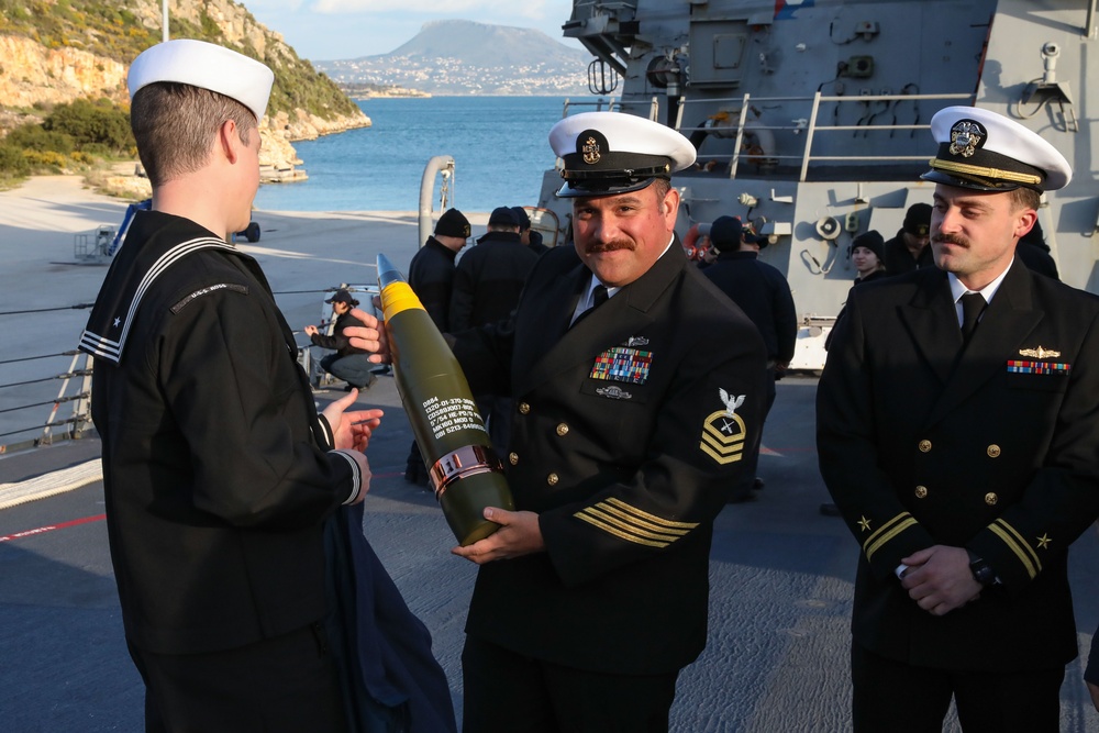 USS Ross Sailors divisional photograph