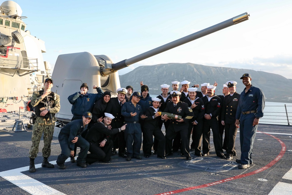 USS Ross Sailors divisional photograph