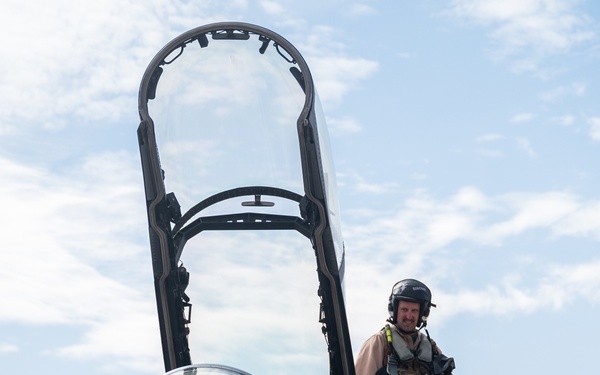 U.S. Marines, F/A-18s redeploy from PSAB