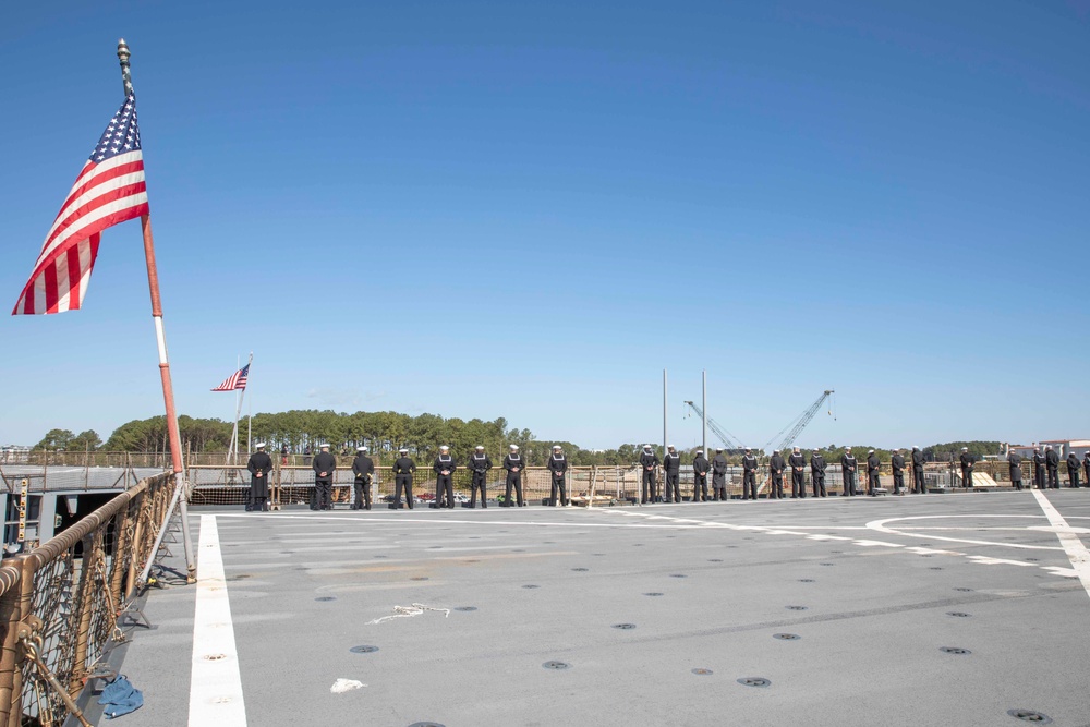 Gunston Hall disembarks for deployment