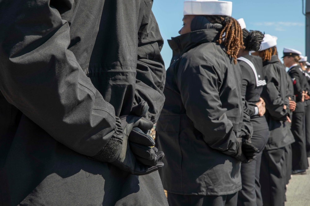 Gunston Hall disembarks for deployment