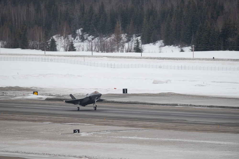 Eielson receives three more F-35s