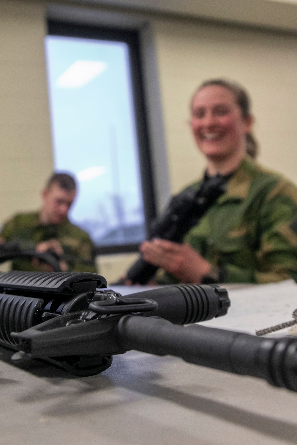 Norwegian Youth clean weapons