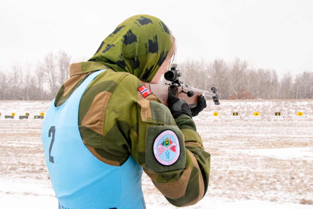 Norwegian Youth Soldiers complete running biathlon