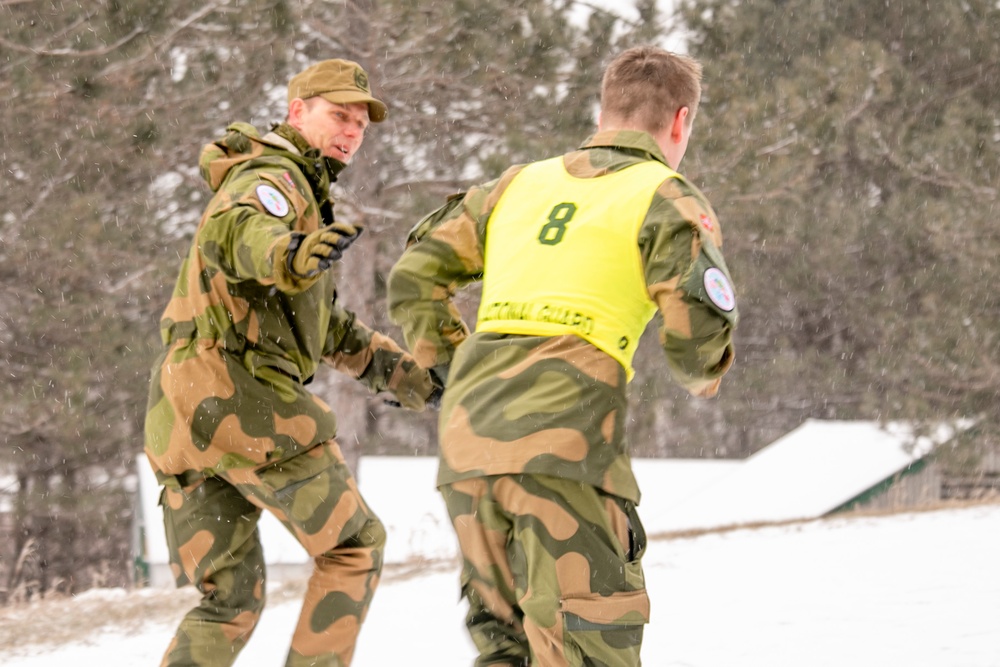 Norwegian Youth Soldiers complete running biathlon