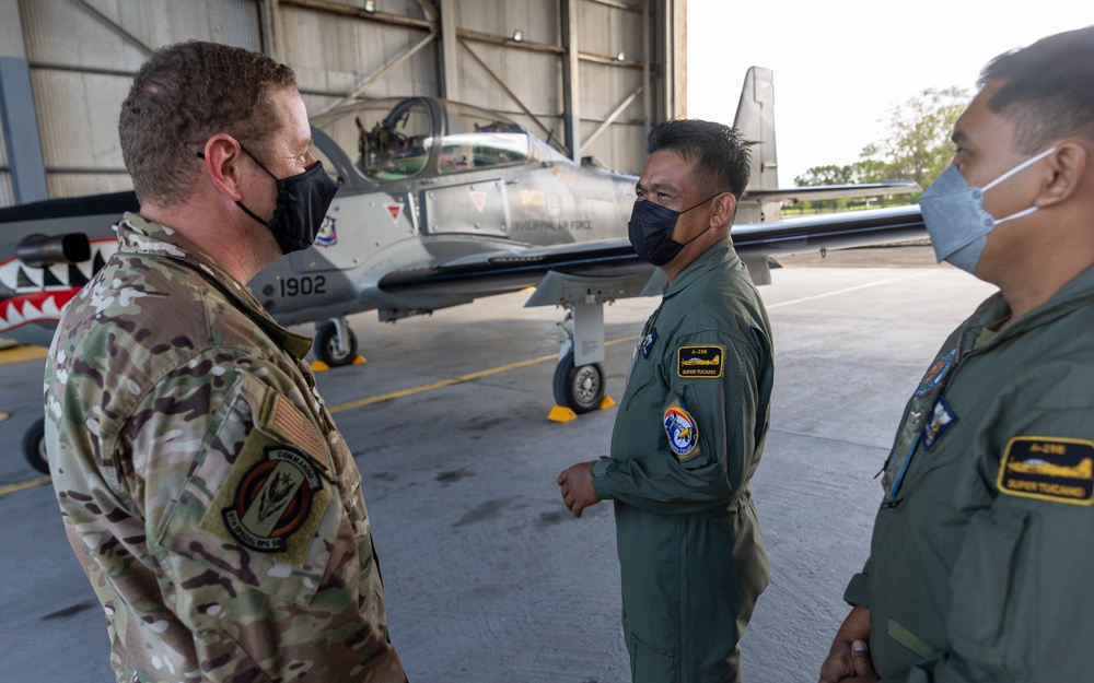 Philippine, U.S. Air Force maintainers discuss deployed operations