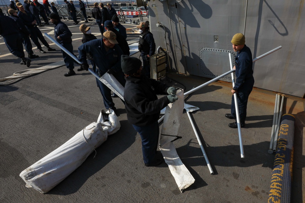 USS The Sullivans – Departing Copenhagen