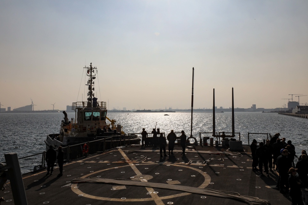 USS The Sullivans – Departing Copenhagen