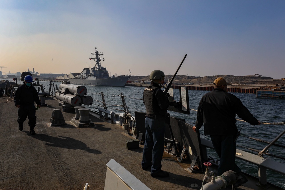 USS The Sullivans – Departing Copenhagen