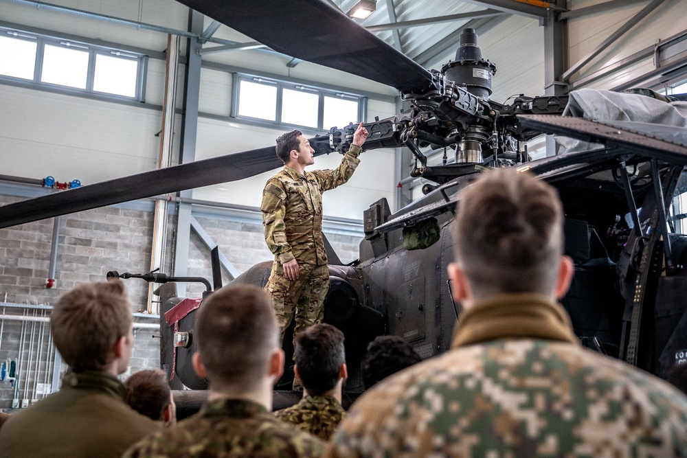 Briefing the capabilities of the Apache to NATO JTACs