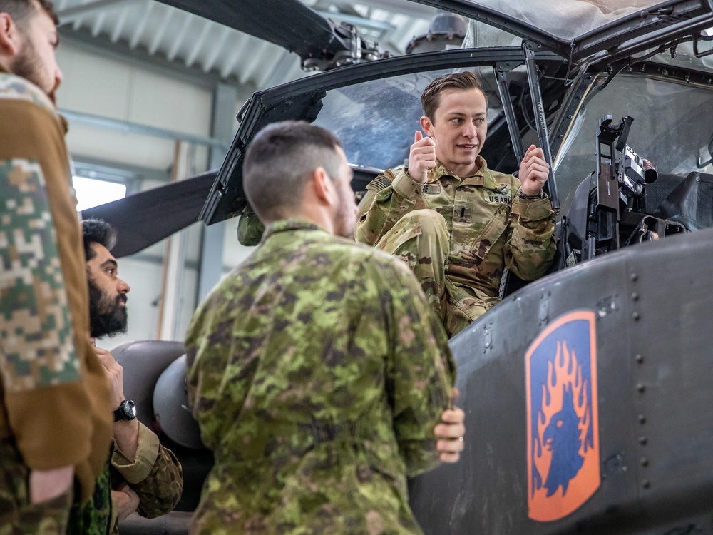 Briefing the capabilities of the Apache to NATO JTACs