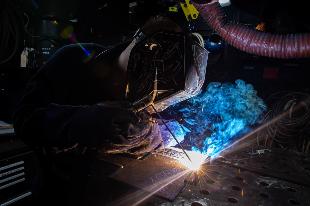 USS Carl Vinson (CVN 70) Sailors Weld Metal