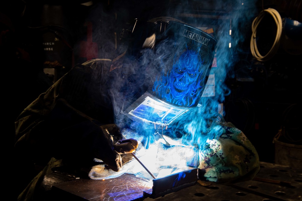 USS Carl Vinson (CVN 70) Sailors Weld Metal