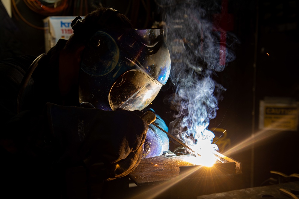 USS Carl Vinson (CVN 70) Sailors Weld Metal