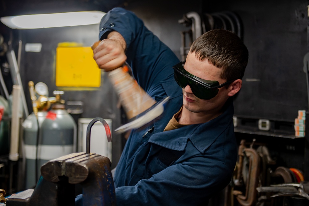 USS Carl Vinson (CVN 70) Sailors Weld Metal