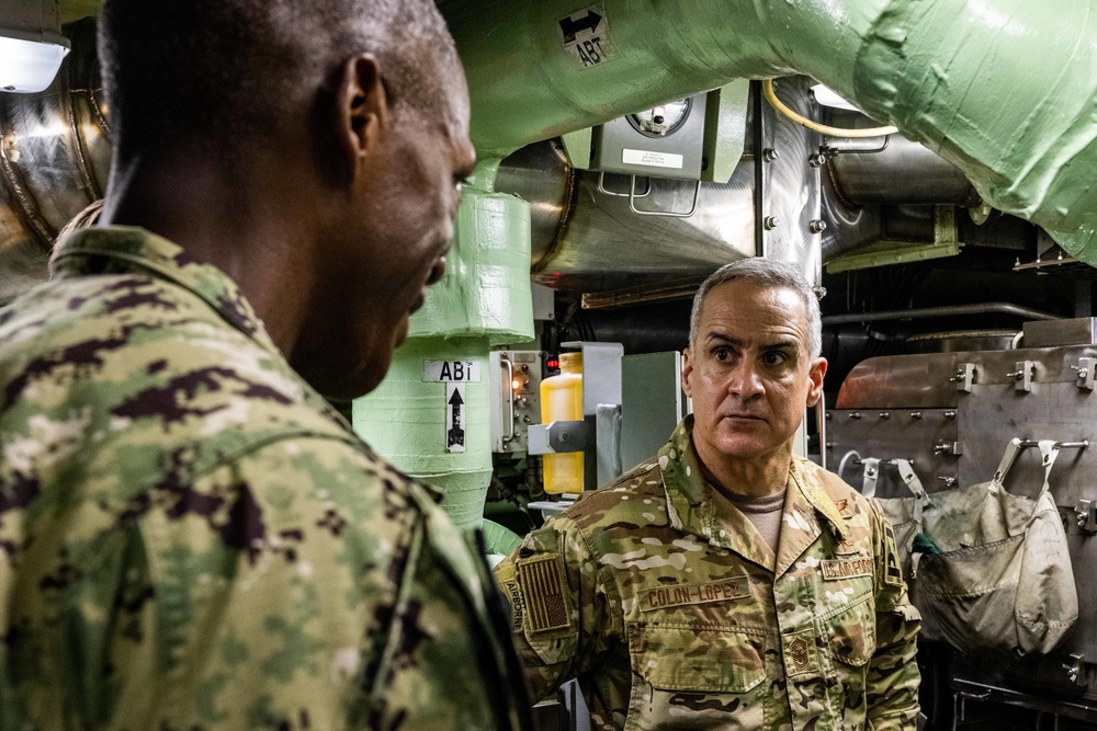 SEAC Colón-López Visits USS Minnesota