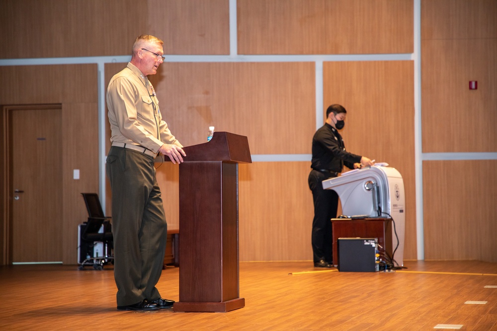 Maj. Gen. James speaks with JFMU