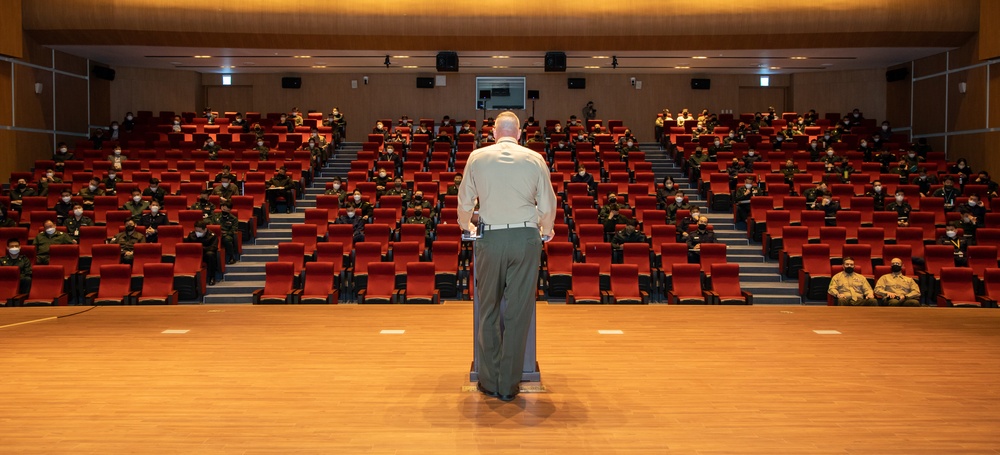 Maj. Gen. James speaks with JFMU