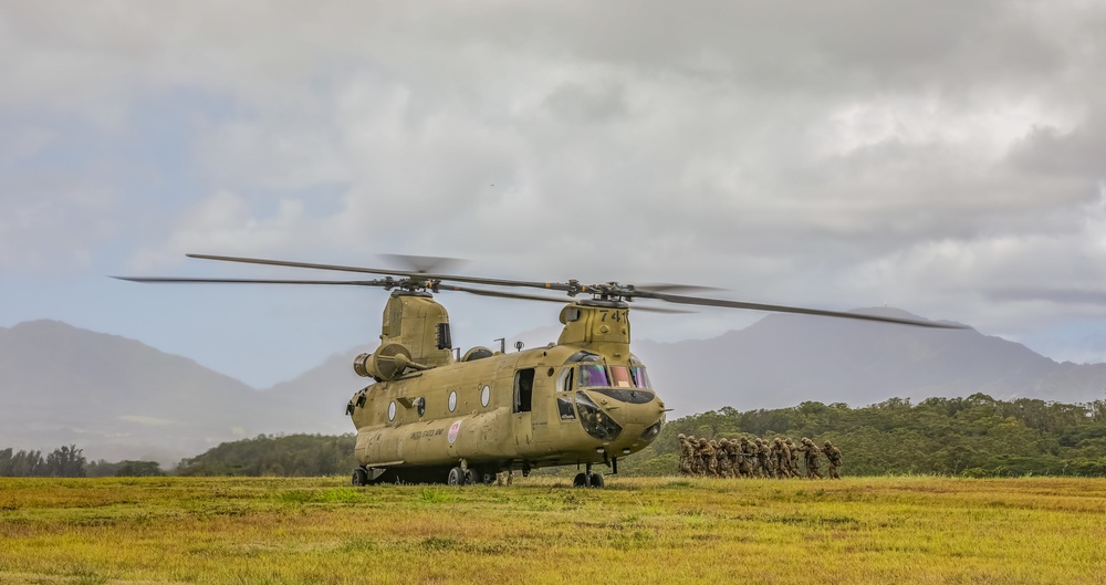 HIARNG aviation conducts sling load operations with field artillery