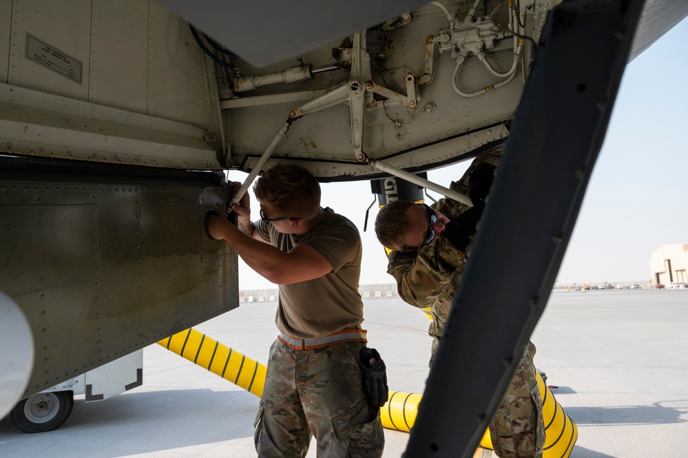 340th EARS refuels Air Force F-16 Fighting Falcon