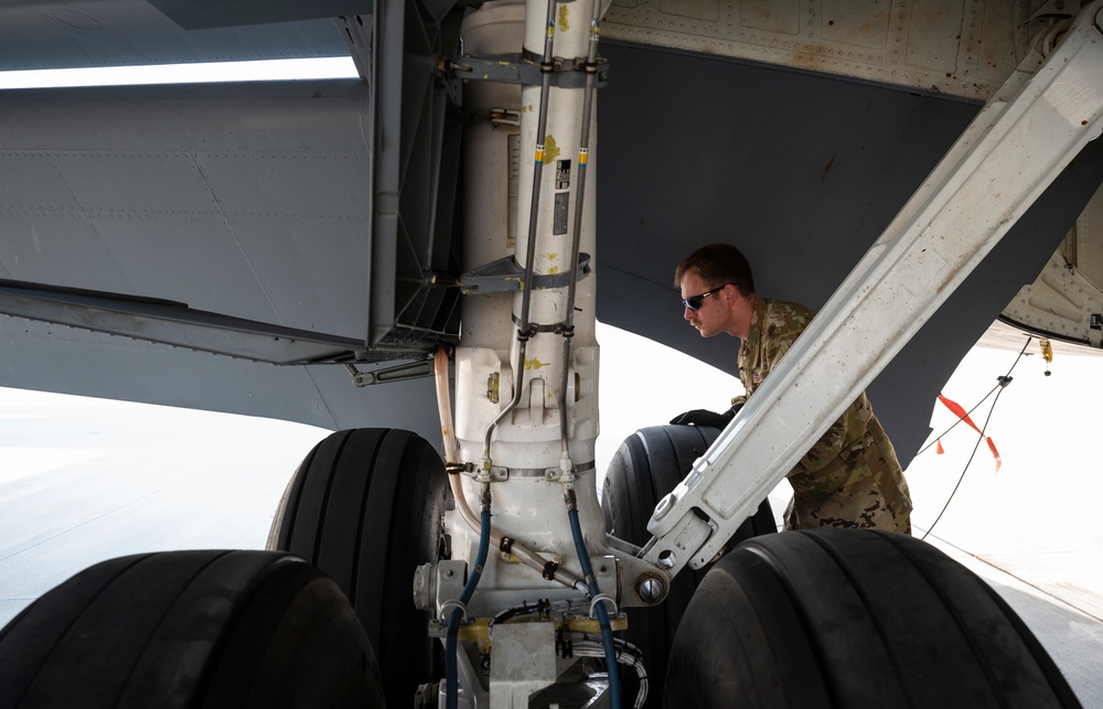 340th EARS refuels Air Force F-16 Fighting Falcon