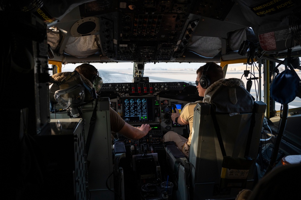 340th EARS refuels Air Force F-16 Fighting Falcon
