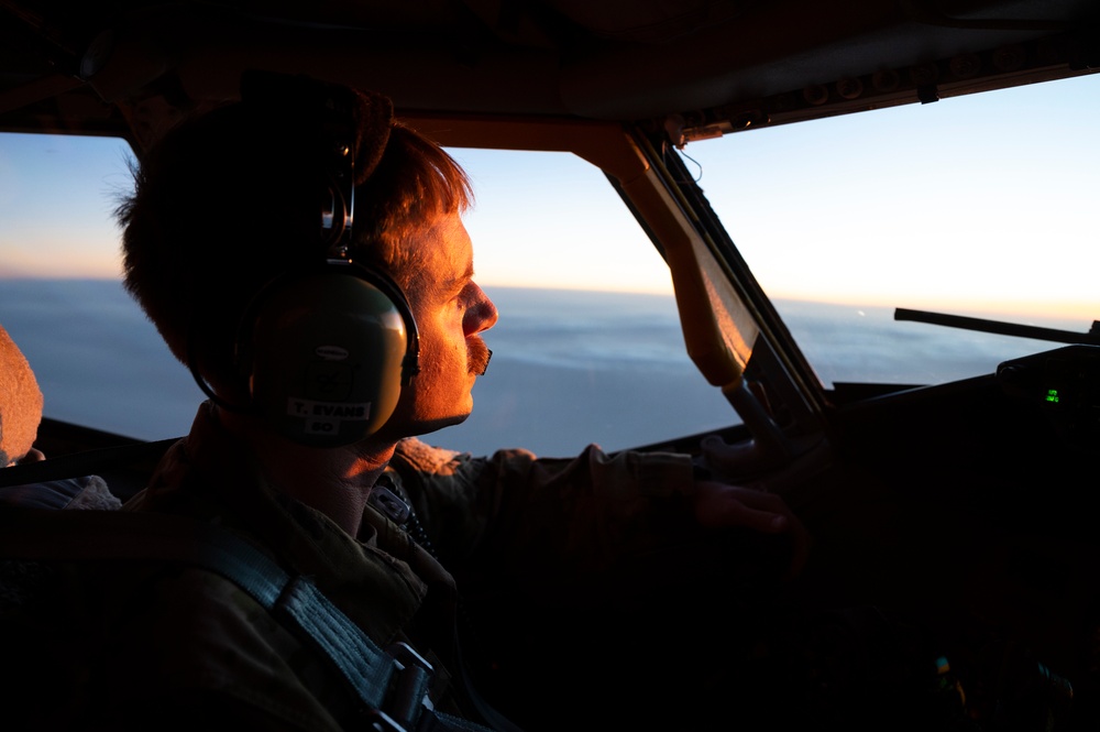 340th EARS refuels Air Force F-16 Fighting Falcon