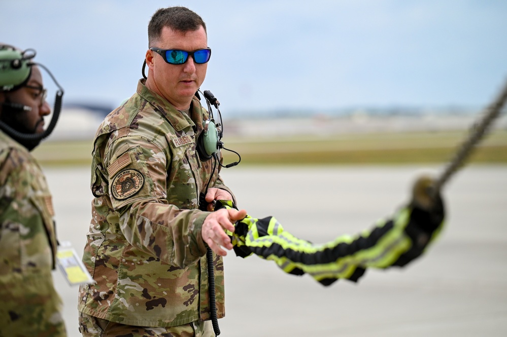 165th Airlift Wing crew chiefs prepare for thunderstorms to come through South Georgia