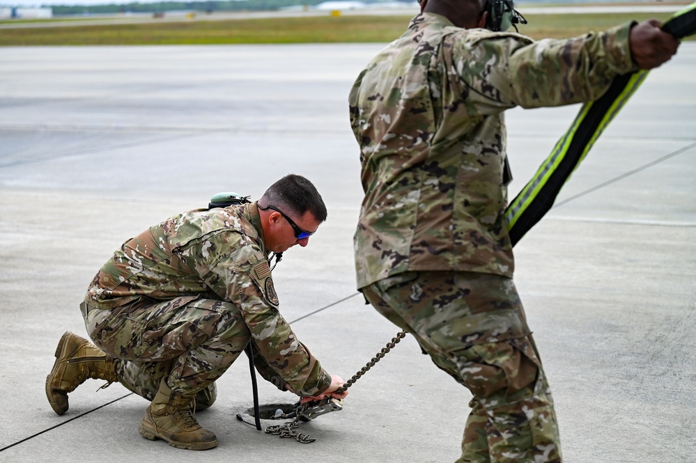 165th Airlift Wing crew chiefs prepare for thunderstorms to come through South Georgia