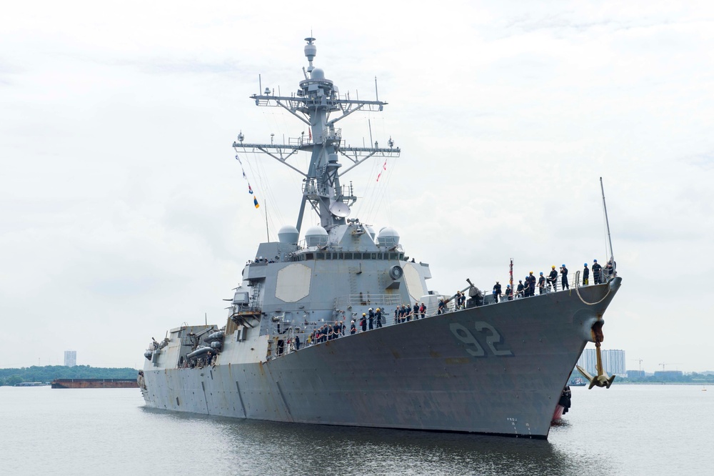 USS Momsen Arrives in Singapore