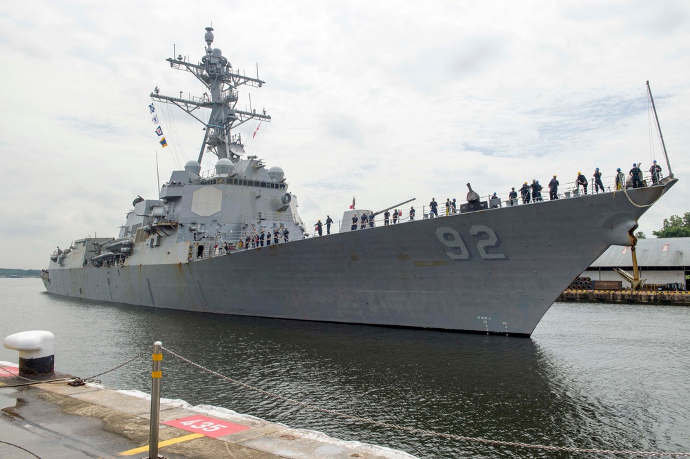 USS Momsen Arrives in Singapore