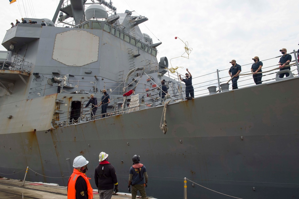 USS Momsen Arrives in Singapore