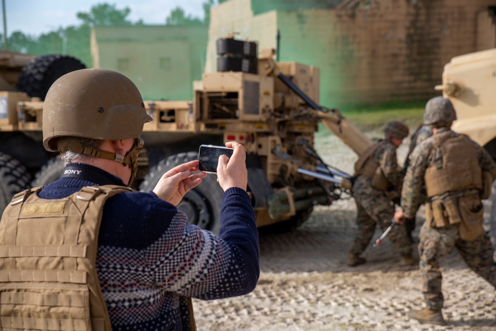 II MEF Hosts Media Day for Norwegian Press