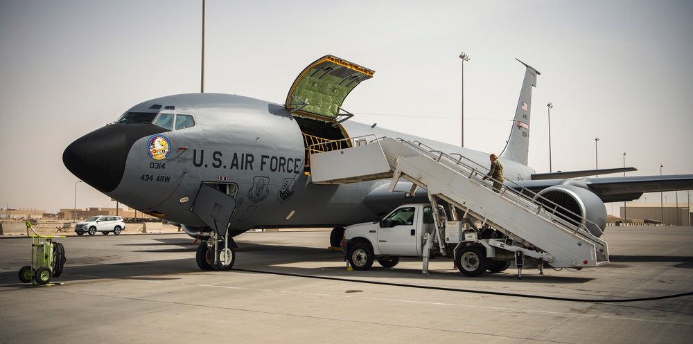 379th Expeditionary Aeromedical Evacuation Squadron Trains on Aerial Cardiac Arrest