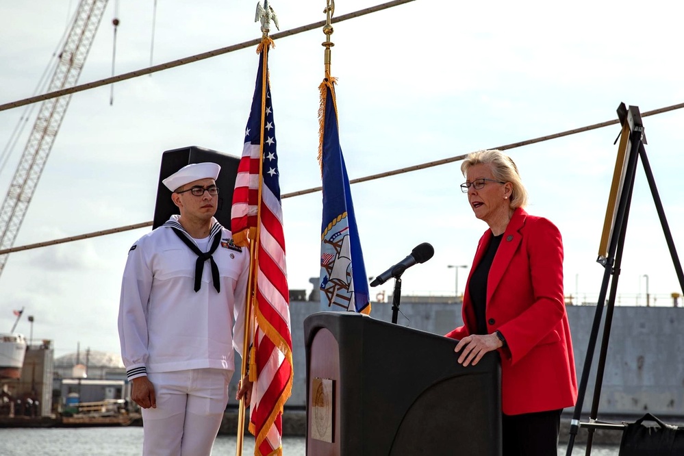 USS Florida Sailors Bring Sunshine to Tampa Navy Week