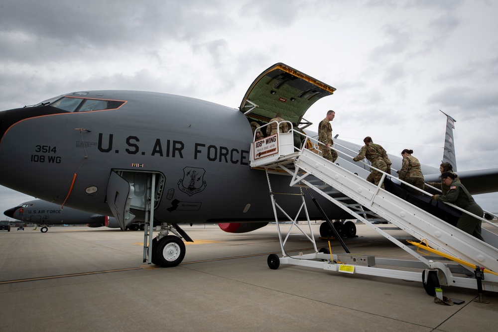 Aeromedical Evacuation Initial Qualification course Airmen train on NJANG aircraft