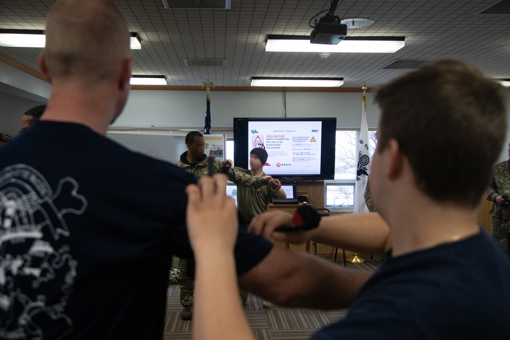 U.S. Coast Guard trains with 1st SFG (A) Green Berets on casualty care, rough water operations near Cape Disappointment